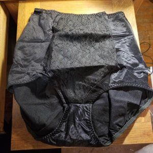 Vintage black brief “lace and shine”